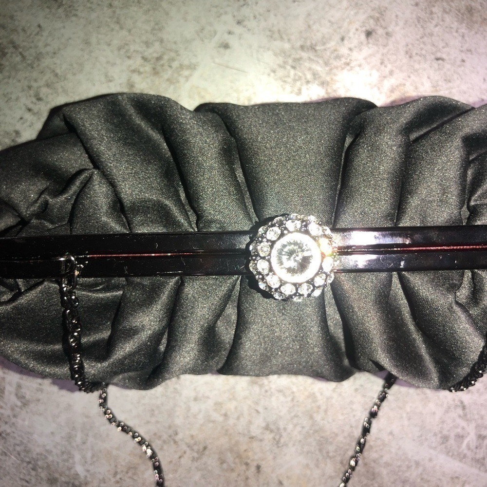 Clutch purse black with beautiful rhinestone hardware closure w chain strap - Picture 5 of 7